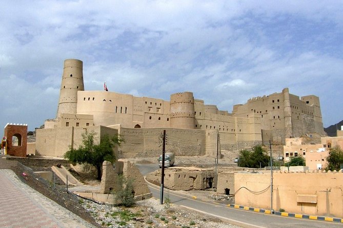 Nizwa Bahla & Jabrin Fort(Muscat tours) as private and custom trip - Nizwa Fort and the city’s traditional market