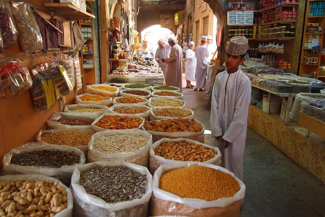 Nizwa Friday Market Jabal Chams - The guides matter on a day like this