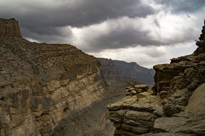 Oman Grand Canyon, Jebel Shams & Nizwa Full Day Tour - Wadi Ghul and the road to Jebel Shams