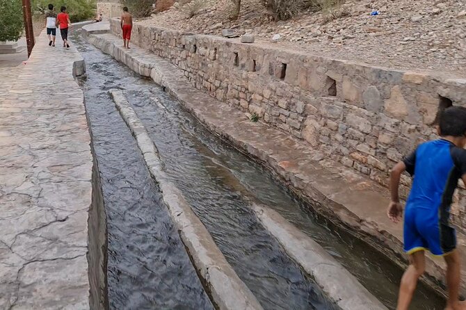 Private Day-Tour in Nizwa and Jebel Akhdar - Birkat Al Mouz, ruins and plantations at the mountain foot
