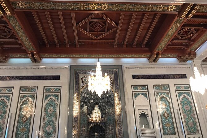 Private Full Day Muscat City Tour - Shop and wander at Mutrah Souq