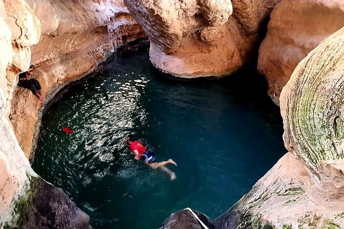 Private Full-Day Wadi Shab and Bimmah Sinkhole Tour - Bimmah Sinkhole, a quick change of scenery