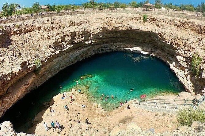 Private Full-Day Wadi Shab and Bimmah Sinkhole Tour - What the private 4WD adds to the price