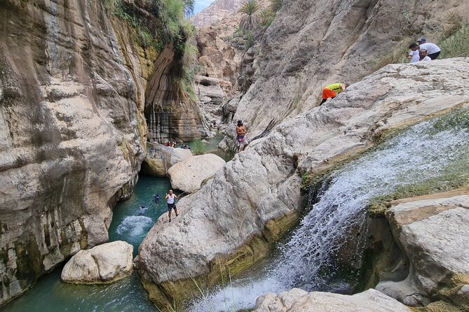 Private Full-Day Wadi Tiwi and Bimmah Sinkhole Tour from Muscat - Wadi Tiwi: palms, pools, and a real taste of the wadi