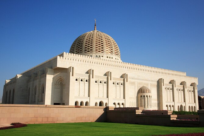 Private Half-day Tour in Muscat - Al Alam Palace beside the sea
