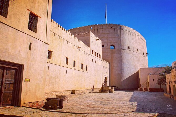 Private Oman Full Day Guided Sightseeing Tour - What the private format adds