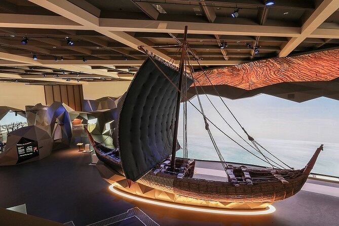 Private Tour Nizwa Birkat Al Mouz and Oman Across Ages Museum - An Omani lunch with bread and Karak tea
