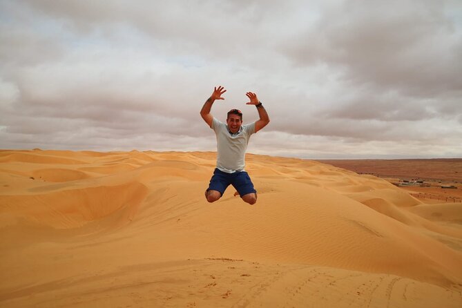 Private Wahiba Sand Desert and Wadi Hawar - Full Day Tours - Meeting a Bedouin family
