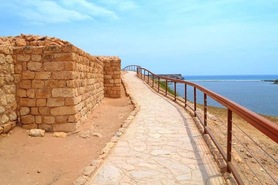 Salalah's Hidden Gems: East & West Adventure - Ayn Sahalnoot and the clear spring