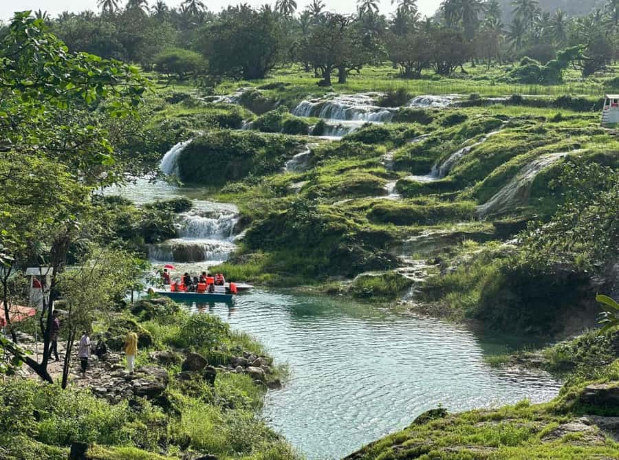 Salalah: Wadi Derbat, Jabal Samhan, & Sinkhole Private Tour - From Taqah Castle to the mountains