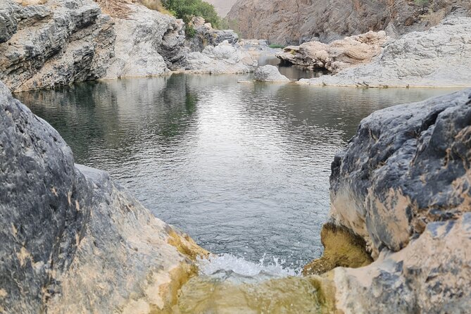 Wadi Al Arbeieen Sinkhole & Fins Beach Swim & Hike - How the private 4WD setup affects the day