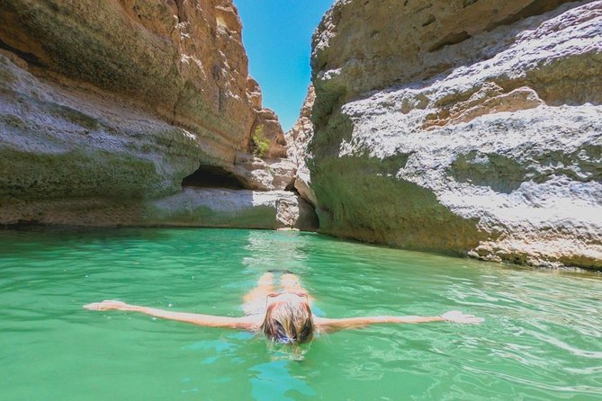 Wadi shab and Sinkhole adventure - Why a private vehicle changes the experience