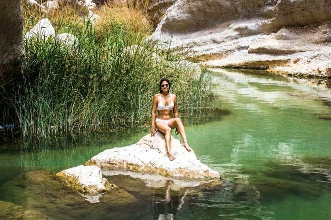 Wadi Shab full day tour (Muscat tours) : Private & custom tours - Swimming turns the wadi into an adventure