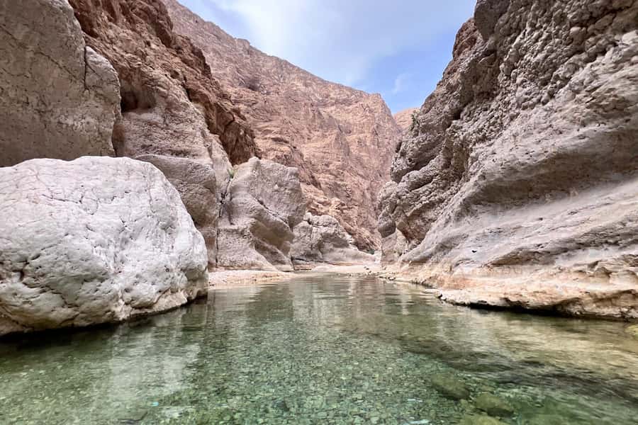 Wadi Shab & Wadi Tiwi : Guided Adventure (Customer Own Car) - The return hike is short but worth planning for