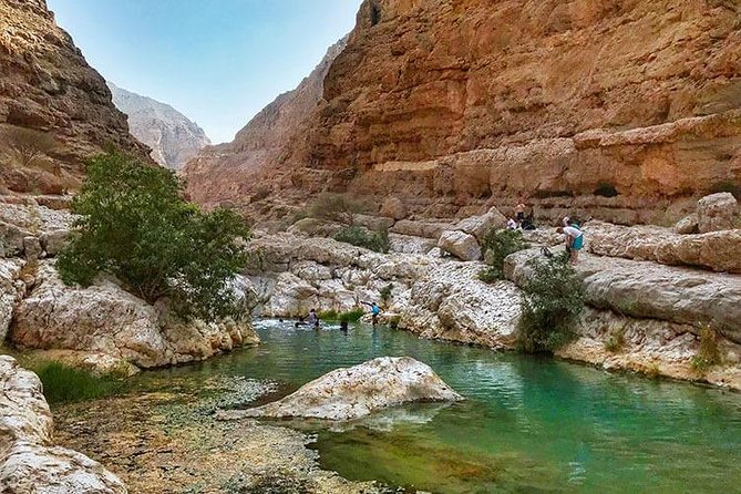 Wadishab and Bhima Sink Hole (Sharing Tours - Wadi Shab: the active heart of the day