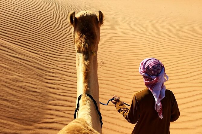 Wahiba Sands&Wadi Bani Khalid desert Safari(Muscat tours) - Meeting a Bedouin family in the desert